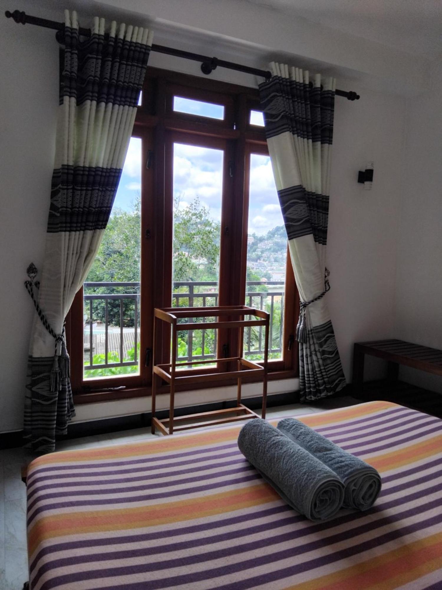 Kelum Homestay Kandy Exteriör bild