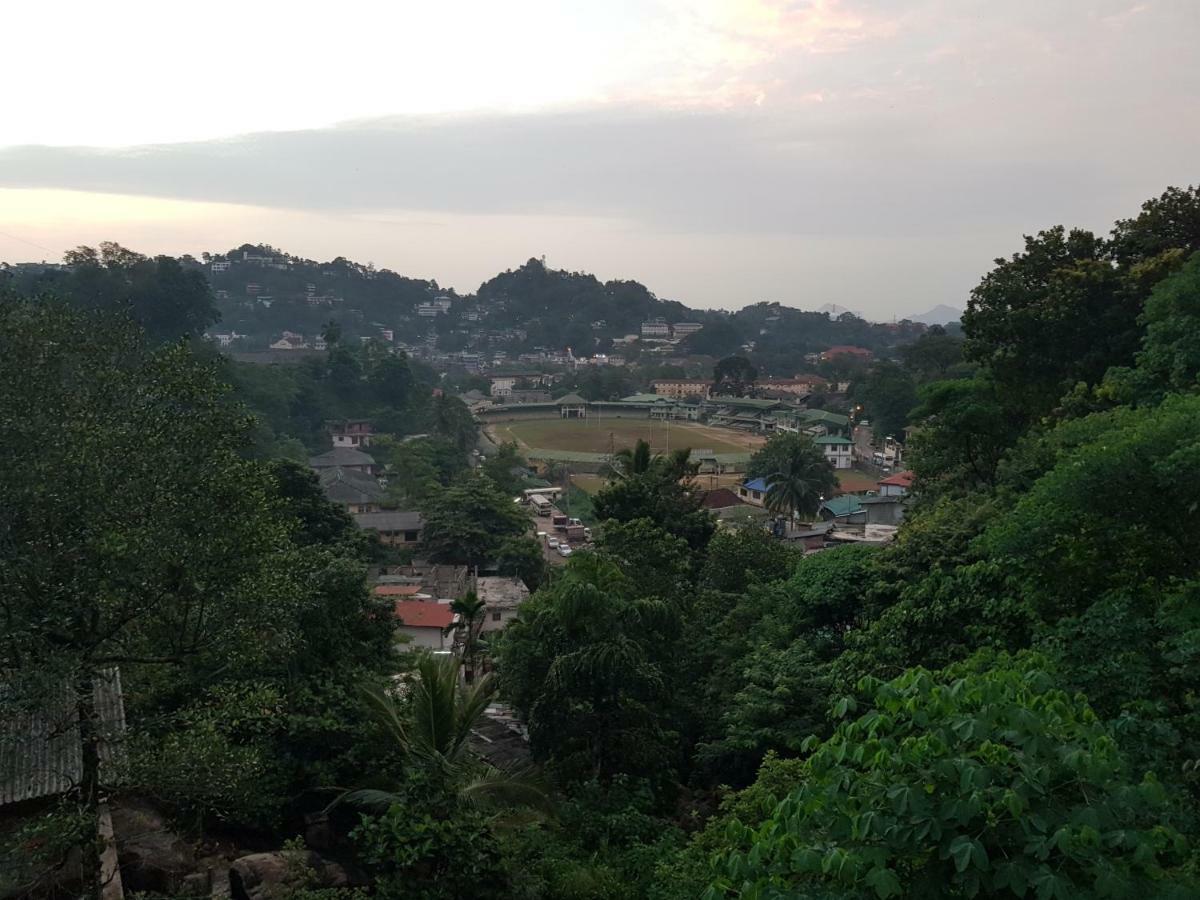 Kelum Homestay Kandy Exteriör bild
