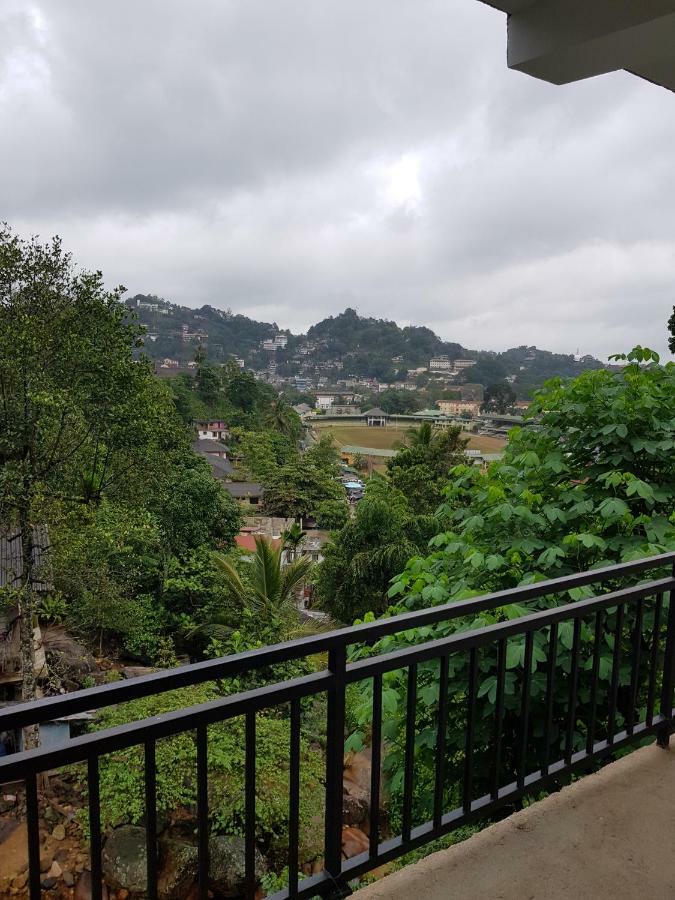 Kelum Homestay Kandy Exteriör bild